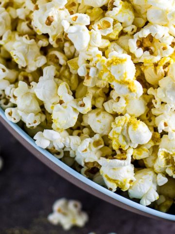 popcorn with nutritional yeast in a blue bowl