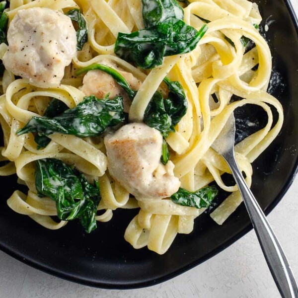 chicken alfredo with spinach on a plate