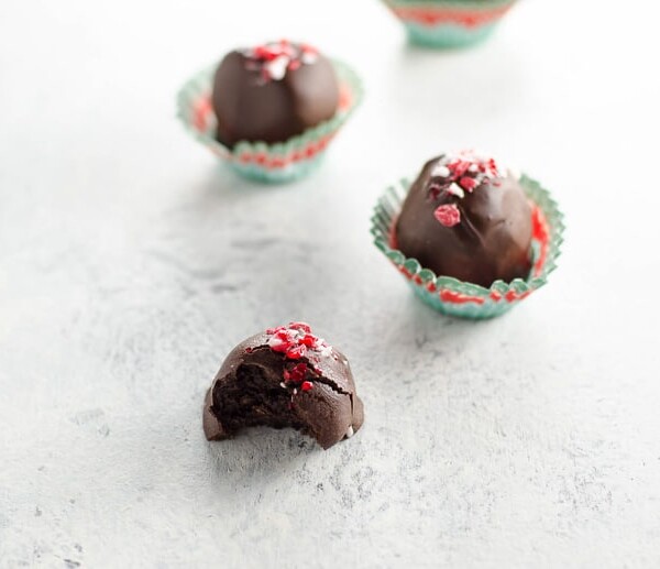 Easy Peppermint Oreo Truffles 780 | Umami Girl