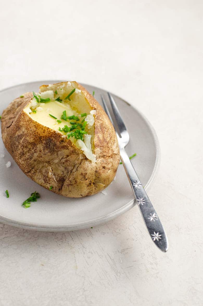How to Bake a Potato Perfect Baked Potatoes with Butter | Umami Girl 780