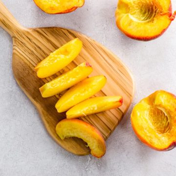 how to cut a peach into halves and slices