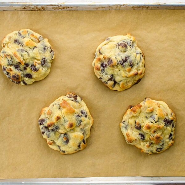 Levain bakery chocolate chip cookies