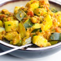 Zucchini curry with chickpeas