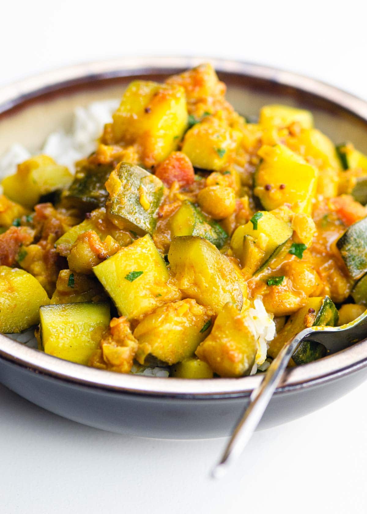 Zucchini curry with chickpeas