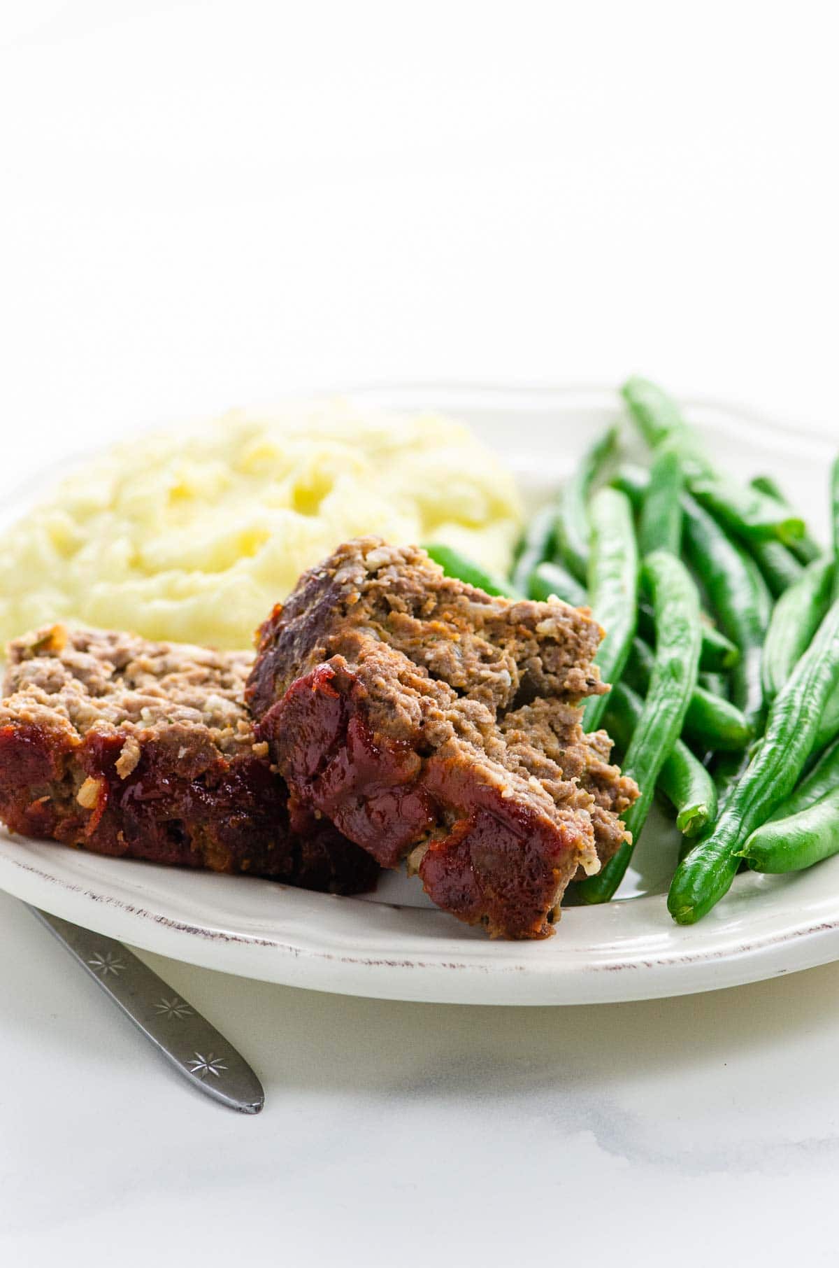 classic meatloaf recipe with mashed potatoes and green beans