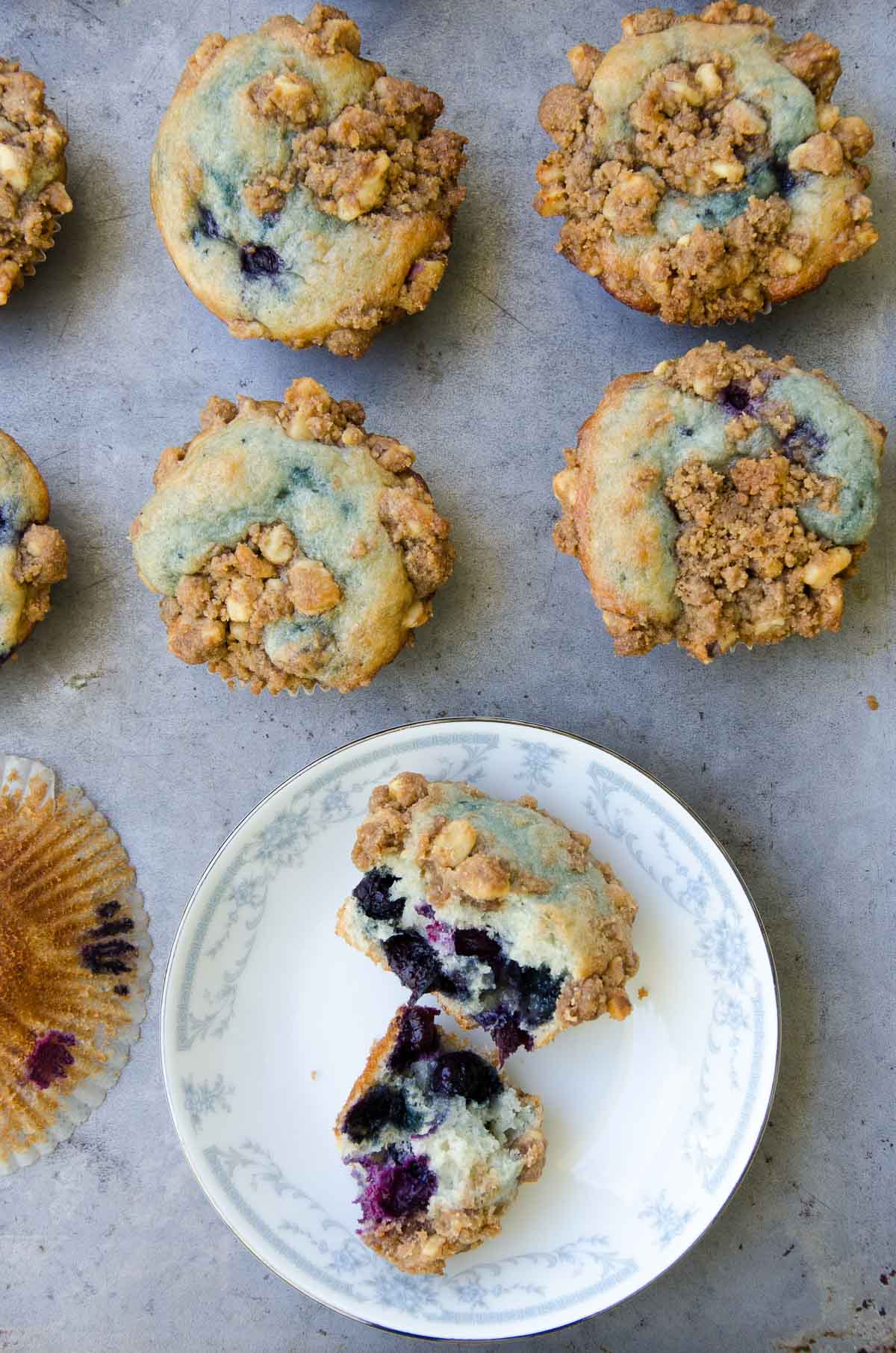 greek yogurt blueberry mufifins with streusel topping