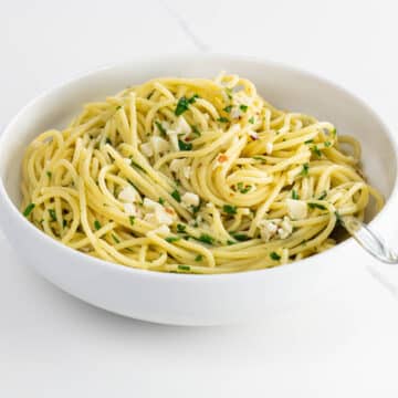 lemon garlic pasta in a bowl with a fork