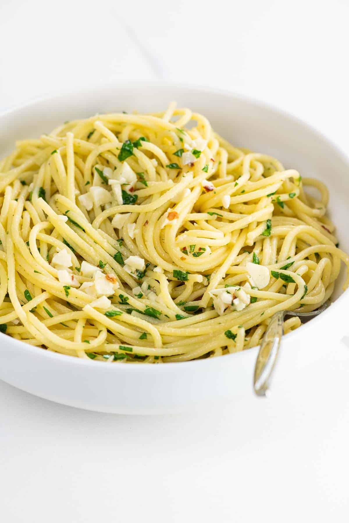 lemon garlic pasta in a bowl with a fork