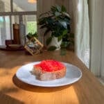 pan con tomate on a plate